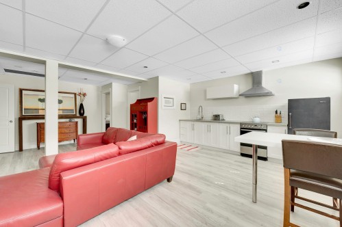 Salon - 167 Ch. Louis-Dufour, Saint-Sauveur, QC - Indoor