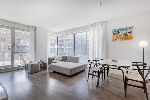 Salon - 605-1025 Rue De La Commune E., Montréal (Ville-Marie), QC - Indoor Photo Showing Living Room