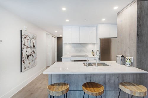 Cuisine - 605-1025 Rue De La Commune E., Montréal (Ville-Marie), QC - Indoor Photo Showing Kitchen With Upgraded Kitchen