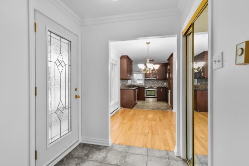 Hall d'entrée/Vestibule - 1 Rue Des Écureuils, Mercier, QC - Indoor Photo Showing Other Room