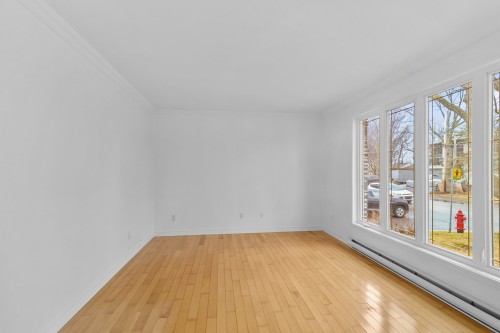 Salon - 1 Rue Des Écureuils, Mercier, QC - Indoor Photo Showing Other Room