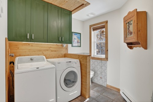 Powder room - 462 Ch. Du Poète, Prévost, QC - Indoor Photo Showing Laundry Room