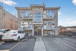 1742  - 1752 Rue Montgomery Longueuil (Saint-Hubert), QC J4T 1J9