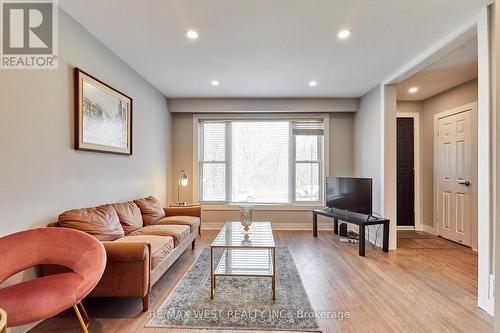 20 Mill Street, Markham, ON - Indoor Photo Showing Living Room