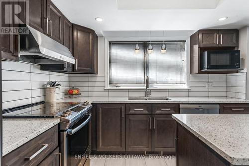 17 Hunterswood Crescent, Ottawa, ON - Indoor Photo Showing Kitchen With Double Sink