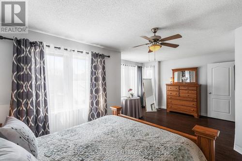 17 Hunterswood Crescent, Ottawa, ON - Indoor Photo Showing Bedroom