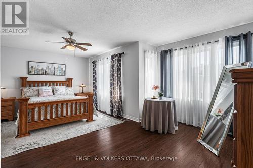 17 Hunterswood Crescent, Ottawa, ON - Indoor Photo Showing Bedroom