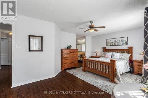 17 Hunterswood Crescent, Ottawa, ON - Indoor Photo Showing Bedroom