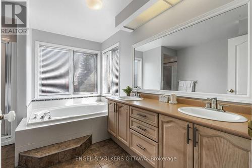17 Hunterswood Crescent, Ottawa, ON - Indoor Photo Showing Bathroom