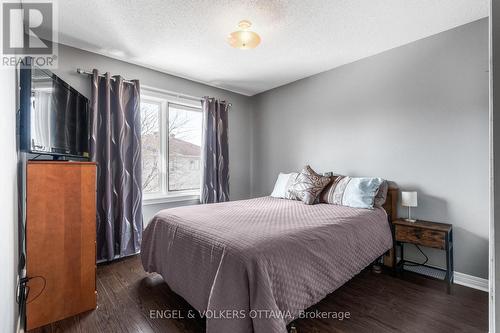 17 Hunterswood Crescent, Ottawa, ON - Indoor Photo Showing Bedroom