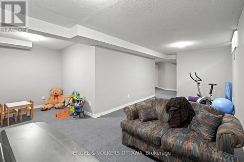 17 Hunterswood Crescent, Ottawa, ON - Indoor