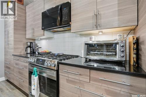 4202 Green Olive Way E, Regina, SK - Indoor Photo Showing Kitchen With Upgraded Kitchen