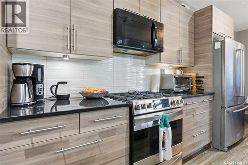 4202 Green Olive Way E, Regina, SK - Indoor Photo Showing Kitchen With Upgraded Kitchen