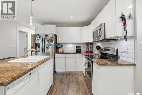 4202 Green Olive Way E, Regina, SK - Indoor Photo Showing Kitchen