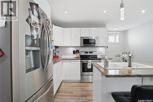 4202 Green Olive Way E, Regina, SK - Indoor Photo Showing Kitchen With Upgraded Kitchen