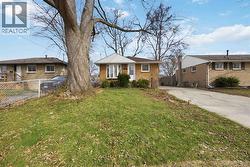 928 SYCAMORE DRIVE Sarnia, ON N7S 1J1