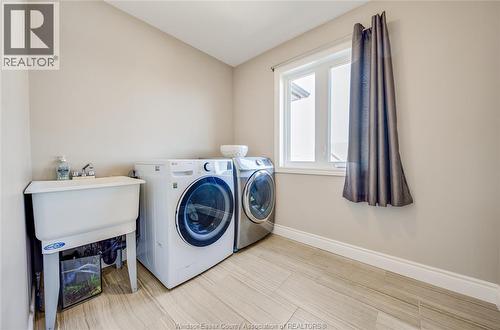 1380 Pascal Ave, Lakeshore, ON - Indoor Photo Showing Laundry Room