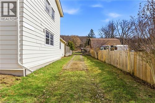 9 Willow Street, Paris, ON - Outdoor