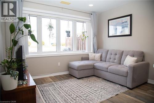 992 Windham Centre Road Unit# 4, Windham Centre, ON - Indoor Photo Showing Living Room