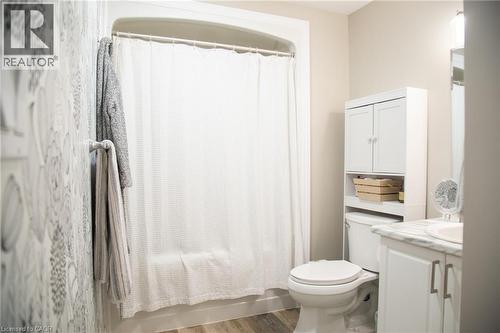 992 Windham Centre Road Unit# 4, Windham Centre, ON - Indoor Photo Showing Bathroom
