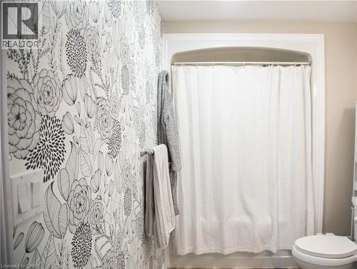 992 Windham Centre Road Unit# 4, Windham Centre, ON - Indoor Photo Showing Bathroom