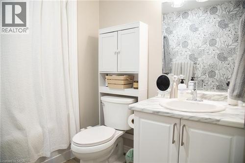 992 Windham Centre Road Unit# 4, Windham Centre, ON - Indoor Photo Showing Bathroom