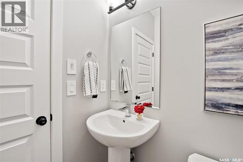 10 Vancouver Crescent, Pilot Butte, SK - Indoor Photo Showing Bathroom