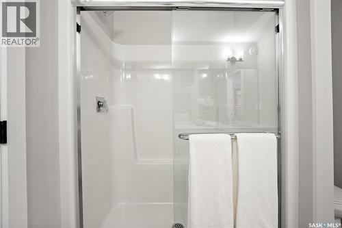 10 Vancouver Crescent, Pilot Butte, SK - Indoor Photo Showing Bathroom
