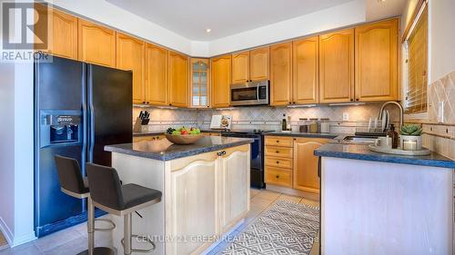 3143 Caulfield Crescent, Mississauga, ON - Indoor Photo Showing Kitchen
