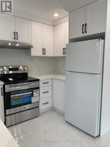 31 Timbermill Crescent, Markham, ON - Indoor Photo Showing Kitchen