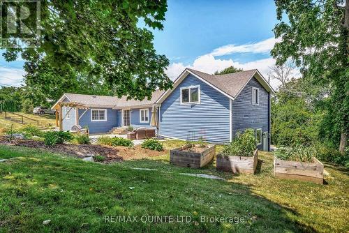 14 EASTERN AVENUE  Prince Edward County (Ameliasburg Ward), ON K8N 4Z1