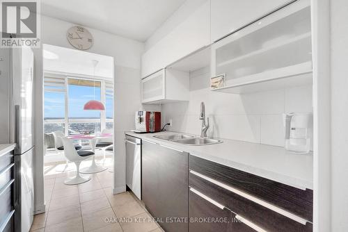 1805 - 323 Colborne Street, London East (East K), ON - Indoor Photo Showing Kitchen With Double Sink