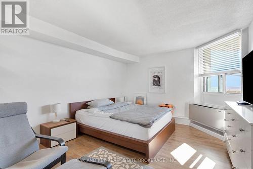 1805 - 323 Colborne Street, London East (East K), ON - Indoor Photo Showing Bedroom