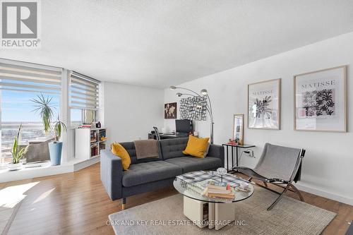 1805 - 323 Colborne Street, London East (East K), ON - Indoor Photo Showing Living Room