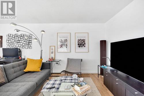 1805 - 323 Colborne Street, London East (East K), ON - Indoor Photo Showing Living Room