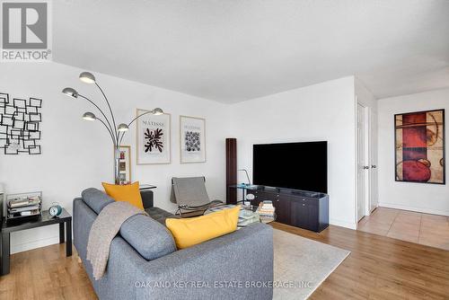 1805 - 323 Colborne Street, London East (East K), ON - Indoor Photo Showing Living Room