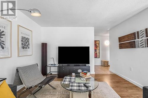 1805 - 323 Colborne Street, London East (East K), ON - Indoor Photo Showing Living Room