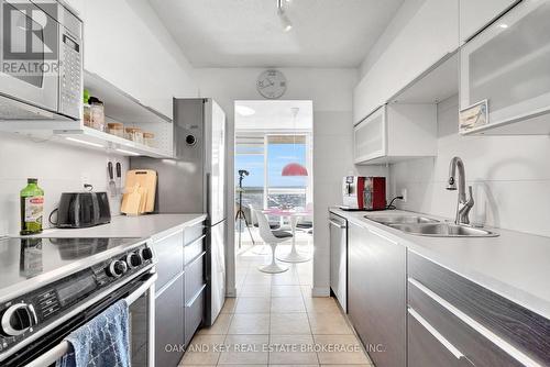 1805 - 323 Colborne Street, London East (East K), ON - Indoor Photo Showing Kitchen With Double Sink
