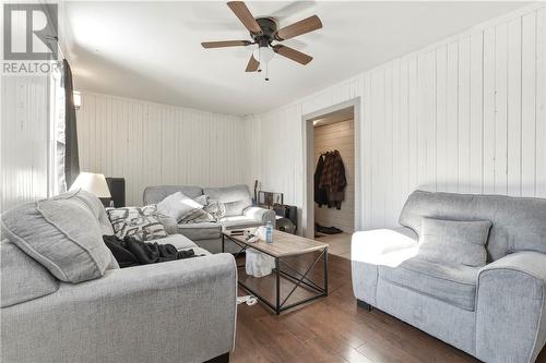 9 Second Avenue, Levack, ON - Indoor Photo Showing Living Room