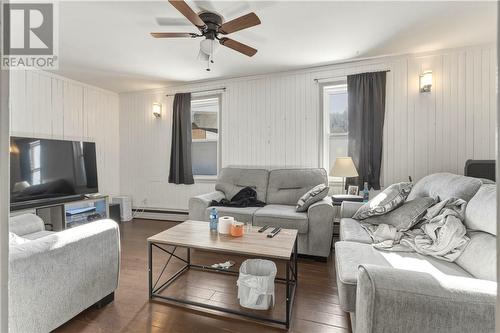 9 Second Avenue, Levack, ON - Indoor Photo Showing Living Room