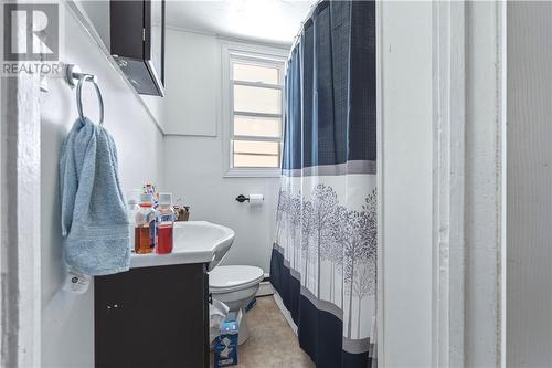 9 Second Avenue, Levack, ON - Indoor Photo Showing Bathroom