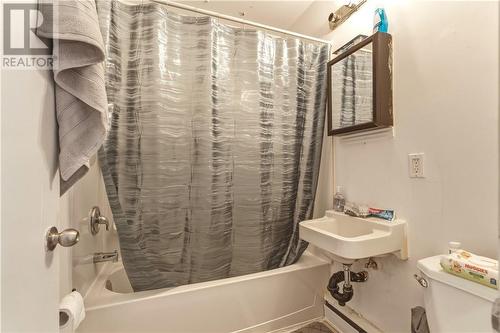 9 Second Avenue, Levack, ON - Indoor Photo Showing Bathroom