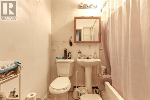 9 Second Avenue, Levack, ON - Indoor Photo Showing Bathroom