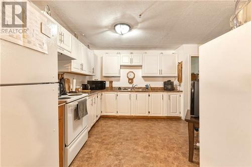 9 Second Avenue, Levack, ON - Indoor Photo Showing Kitchen With Double Sink