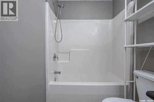 210 275 Pringle Lane, Saskatoon, SK - Indoor Photo Showing Bathroom