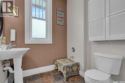 3230 13Th Avenue, Regina, SK - Indoor Photo Showing Bathroom