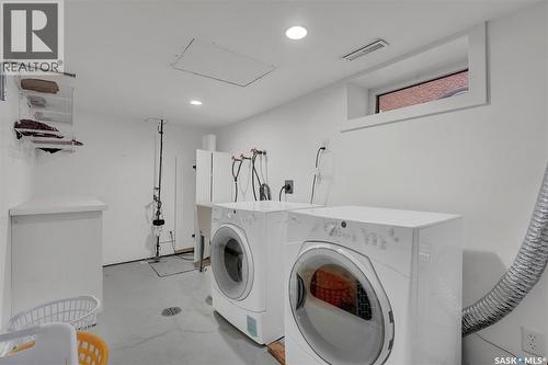 3230 13Th Avenue, Regina, SK - Indoor Photo Showing Laundry Room