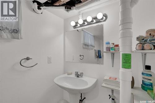 3230 13Th Avenue, Regina, SK - Indoor Photo Showing Bathroom