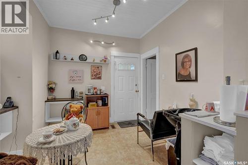 3230 13Th Avenue, Regina, SK - Indoor