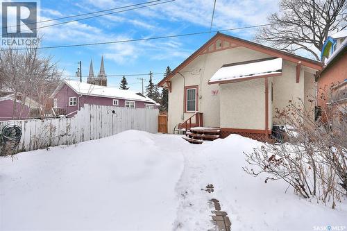 3230 13Th Avenue, Regina, SK - Outdoor
